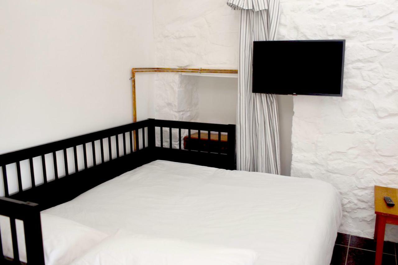 The Cupboard Apartamento Armoy Exterior foto